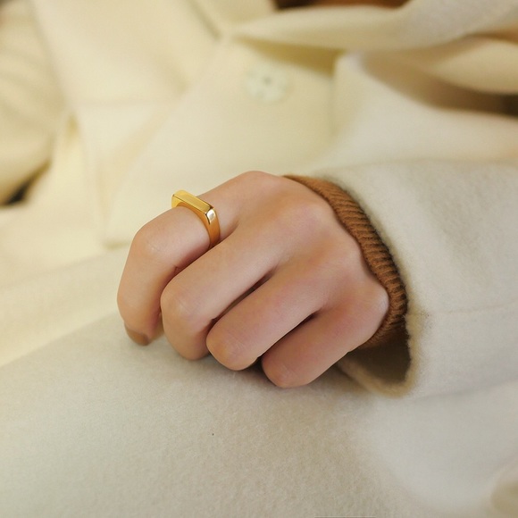 Minimalist Gold Plated Signet Ring Size 6 / 7 / 8 - Picture 6 of 7